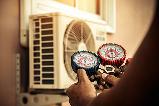 Professional Hvac technician working in Loami, IL